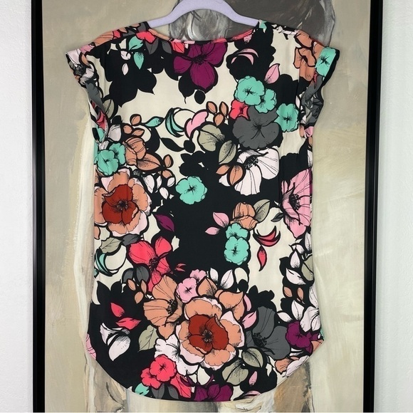 Express Floral Print Cuffed Cap Sleeve Shirt - Picture 5 of 6